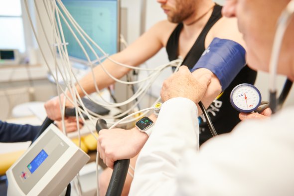 Post-COVID-Syndrom: Ein Überblick über Krankheitsbild, Pandemie und Behandlungsmöglichkeiten