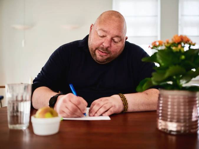 Patient bei der individuellen Ernährungstherapie